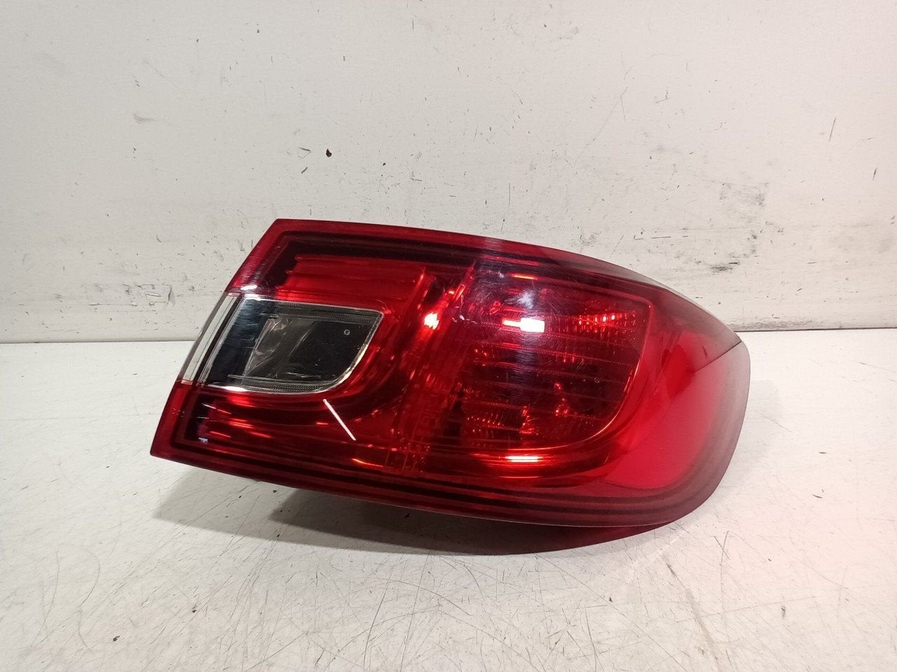 Achterlicht links buiten Renault Clio, Onderdelen@venauto.nl, Van der Ven Autorecycling B.V., Ettenseweg 76, 4706 PB Roosendaal, The Netherlands