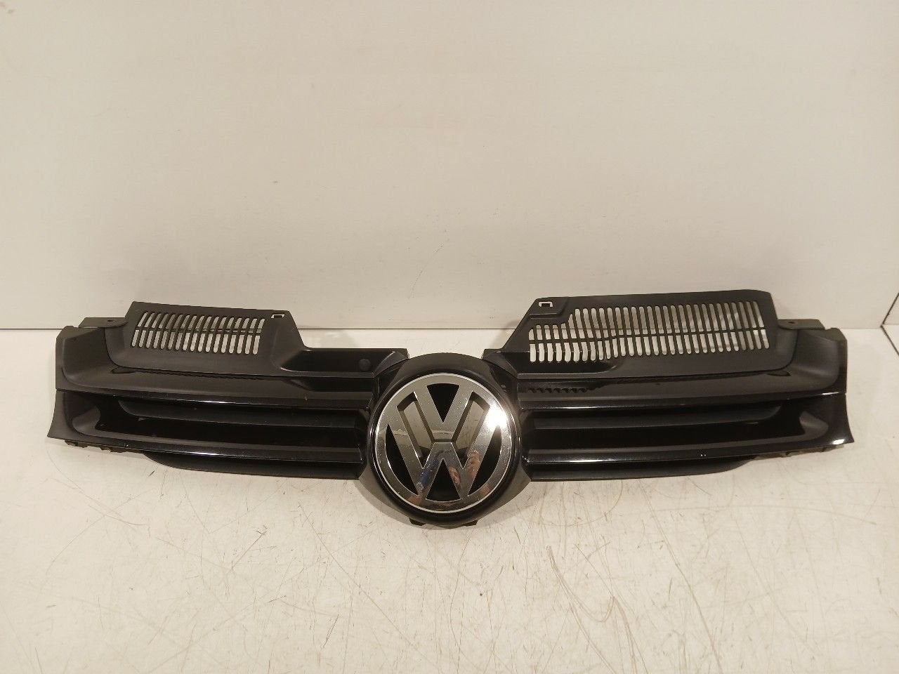 Grille Volkswagen Golf, Onderdelen@venauto.nl, Van der Ven Autorecycling B.V., Ettenseweg 76, 4706 PB Roosendaal, The Netherlands