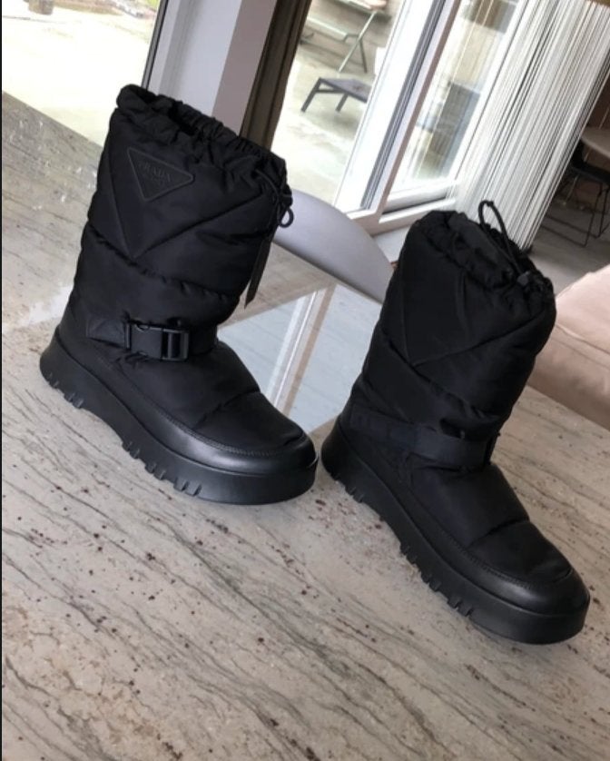 Nieuwe zwarte winterlaarzen van Prada 43, Zwart, Boots, Nieuw, Ophalen of Verzenden