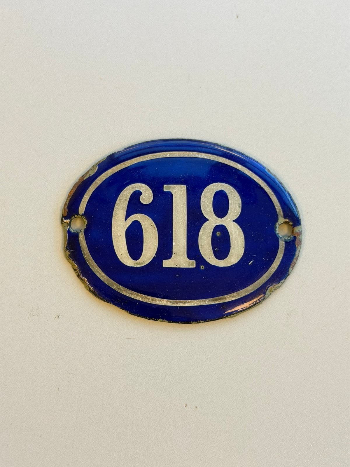 Vintage emaille huisnummerbord 618 blauw wit vtg huisnummer, Ophalen of Verzenden