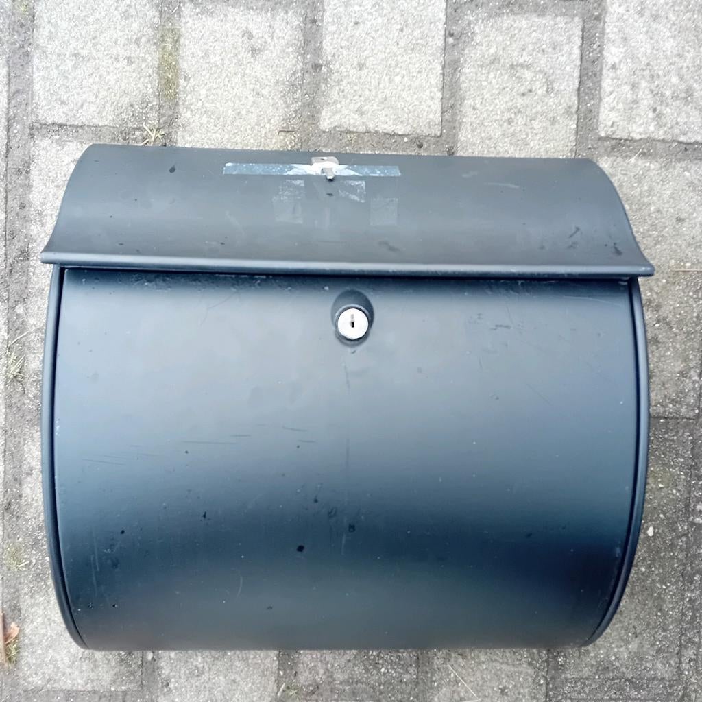 Brievenbus met sleutel voor bevestiging aan gevel of muur 🏘, Tuin en Terras, Ophalen of Verzenden, Gebruikt, Kunststof, Wandbrievenbus