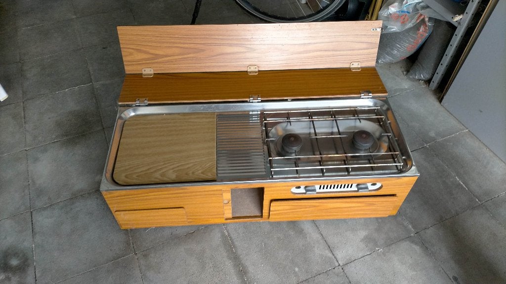 Armoire avec foyer à gaz, Caravanes & Camping, Meubles de camping, Enlèvement, Utilisé, Armoire de camping