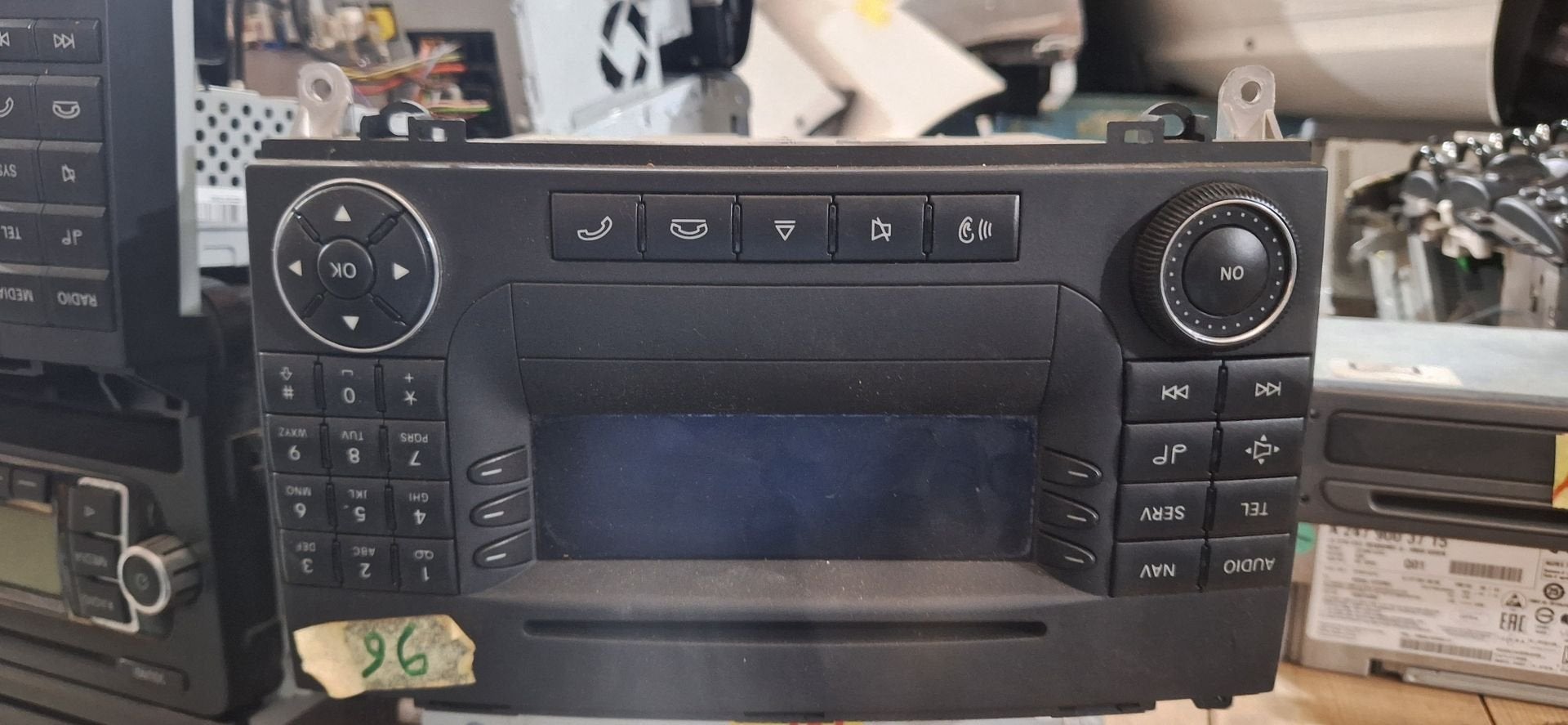 Originele Mercedes-Benz A/B-Klasse Radio Headunit - Harman B, Auto diversen, Gebruikt, -, -, Ophalen of Verzenden