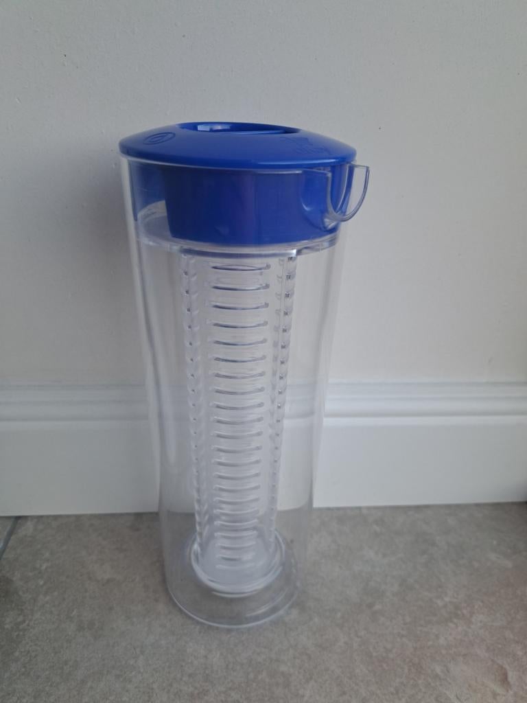 Nieuw: Waterfles met fruitfilter, Sport en Fitness, Drinkbussen, Ophalen of Verzenden