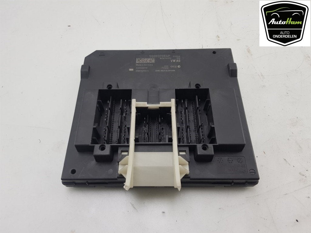 ORDINATEUR UNITE COMMANDE ELECTRONIQUE Audi A3 (8V1 / 8VK), Auto-Union-Straße  1,
85057  Ingolstadt, DE, Info@audi.de, Audi, Utilisé