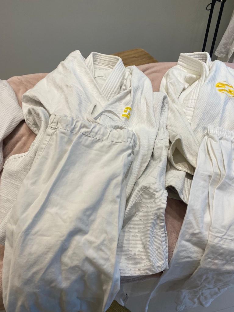 Aikidoset voor kinderen/tieners — Keikogi Fujimae + hakama, Sport en Fitness, Vechtsporten en Zelfverdediging, Gebruikt, Aikido