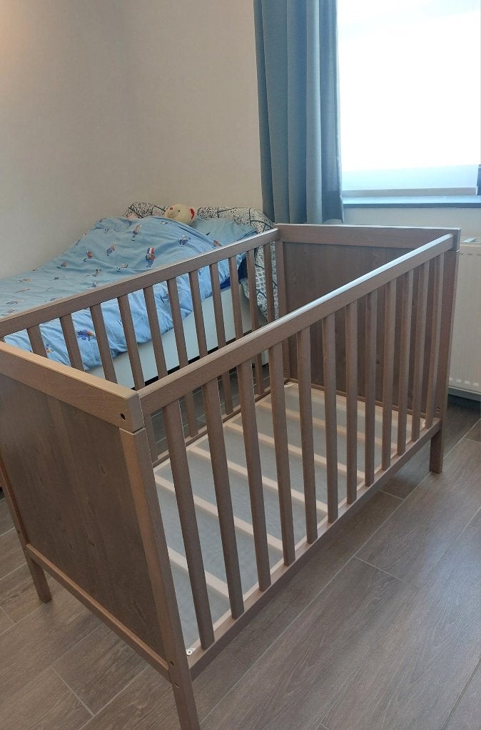 Baby en kinderbedje, Enfants & Bébés, Chambre d'enfant | Lits, Comme neuf, Moins de 140 cm, Moins de 70 cm, Sommier à lattes, Matelas