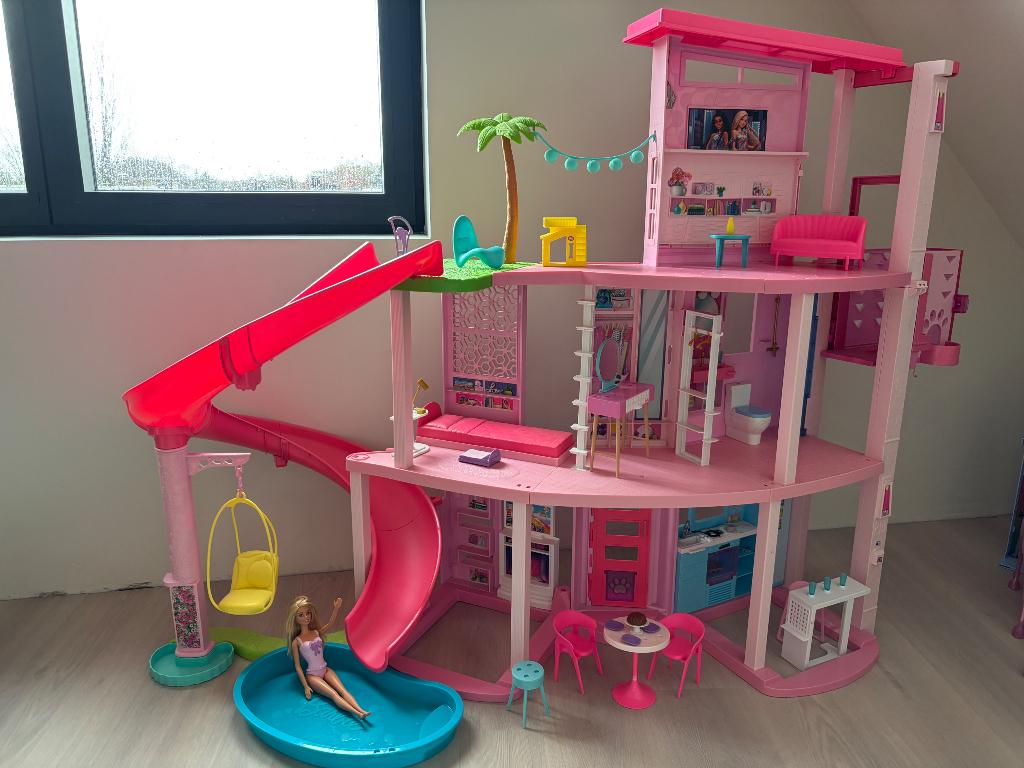 Barbies dreamhouse, Kinderen en Baby's, Ophalen, Zo goed als nieuw, Poppenhuis