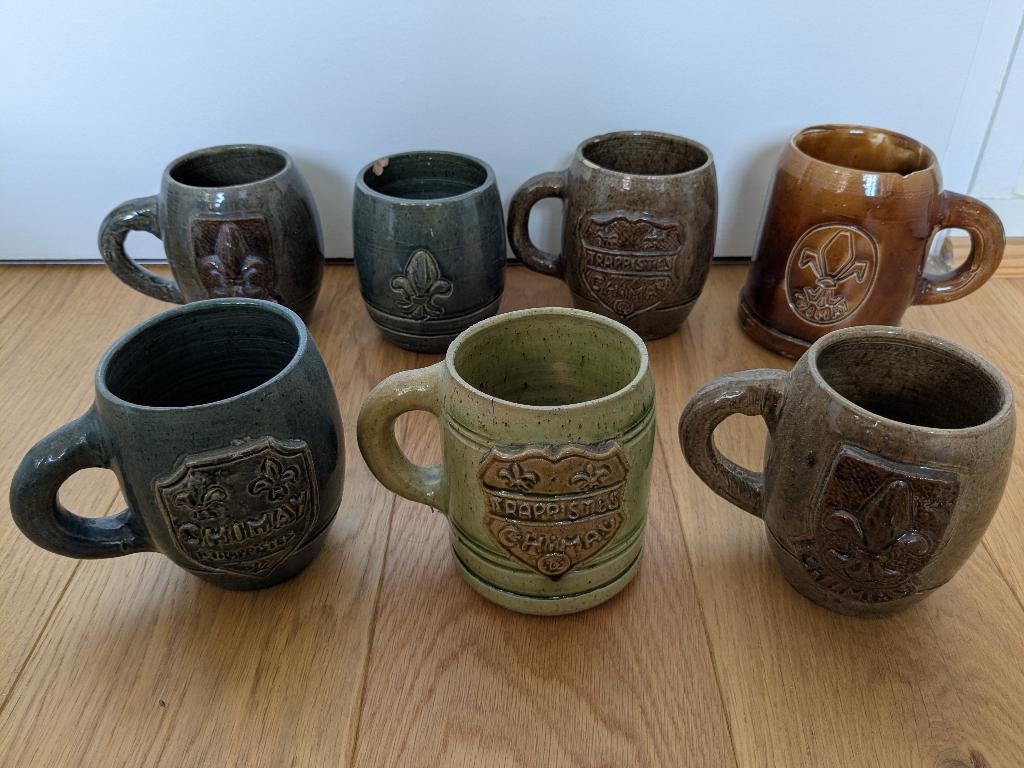 Mokken van terracotta en zandsteen uit Chimay, Ophalen
