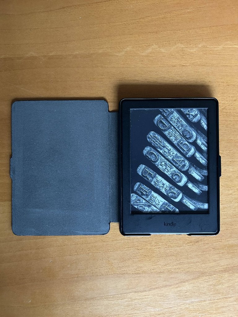 Ereader Kindle with case, Ophalen of Verzenden, Zo goed als nieuw