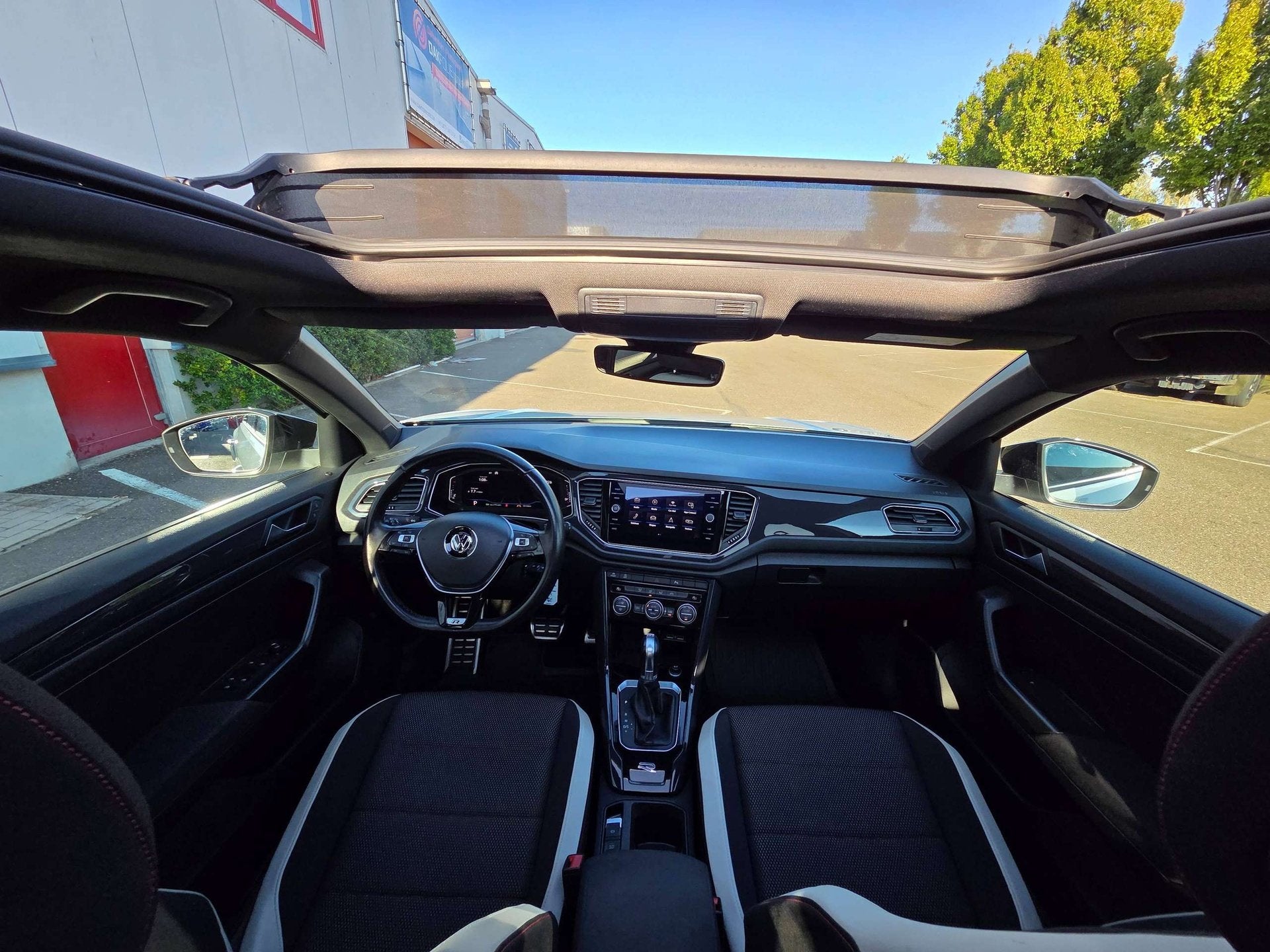 Volkswagen T-Roc 1.5 TSI DSG R-Line Pano/Carplay/Android/Cam, Auto's, Automaat, Dealer onderhouden, 5 zetels, 5 deurs