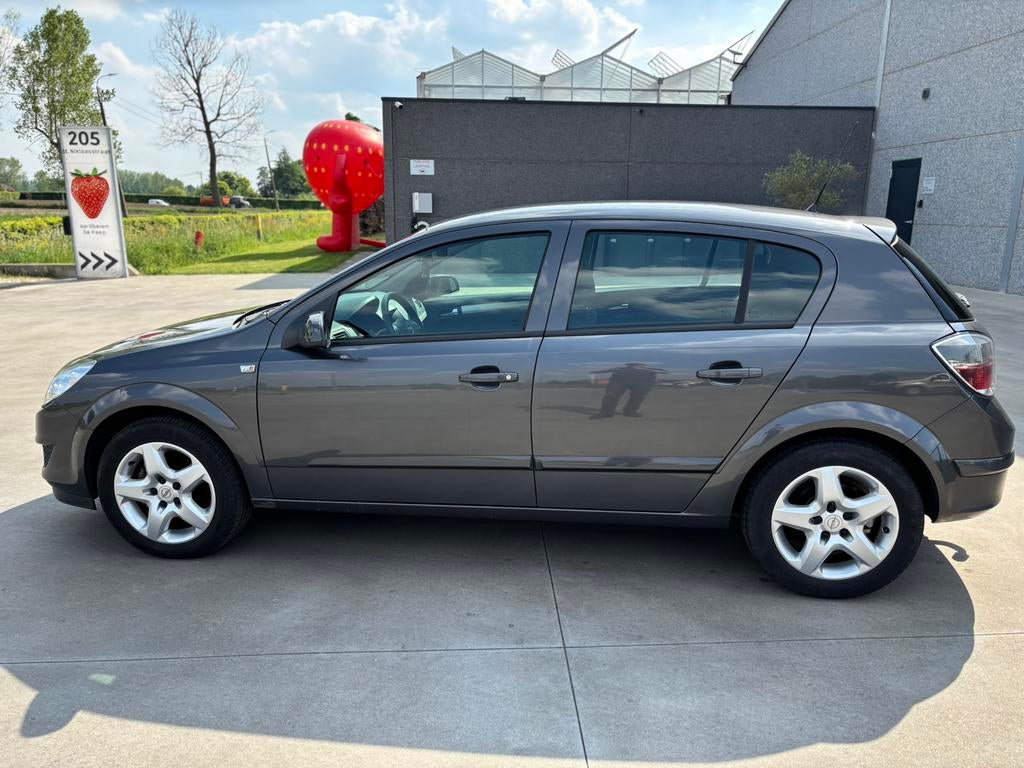 OPEL ASTRA 1.4 ESSENCE — 25 700 KM ! ! ! — 1ER PROPRIÉTAIRE, Argent ou Gris, Entreprise, Boîte manuelle, https://public.car-pass.be/vhr/16e1d3a4-52f5-4dce-ba6b-afacd4acc032
