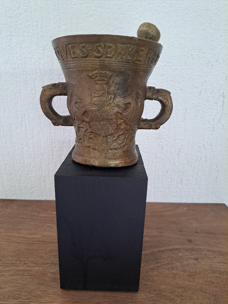 Oude bronzen vijzel, Ophalen, Brons