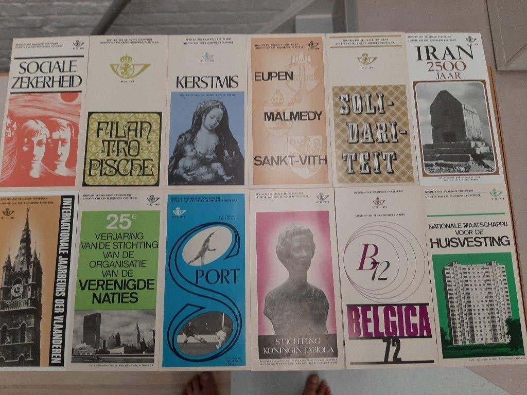 Lot de timbres avec pochette 1970, Neuf, Non oblitéré, Album pour timbres, Enlèvement