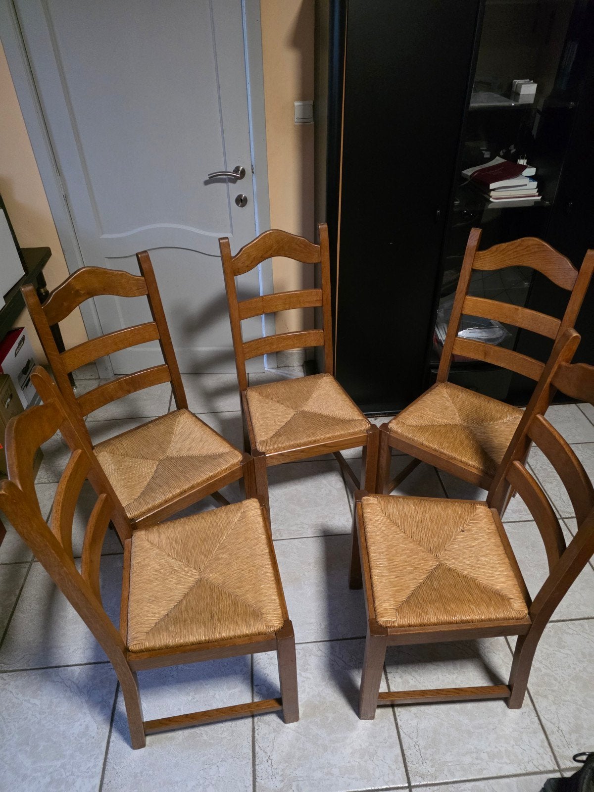5 chaises avec assise en paille., Enlèvement