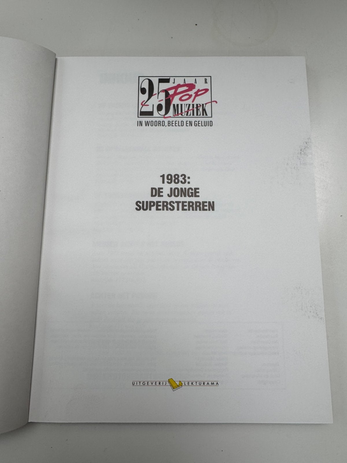25 jaar popmuziek in woord beeld geluid - Leon van Corven, Boeken, Ophalen of Verzenden, Zo goed als nieuw, Algemeen