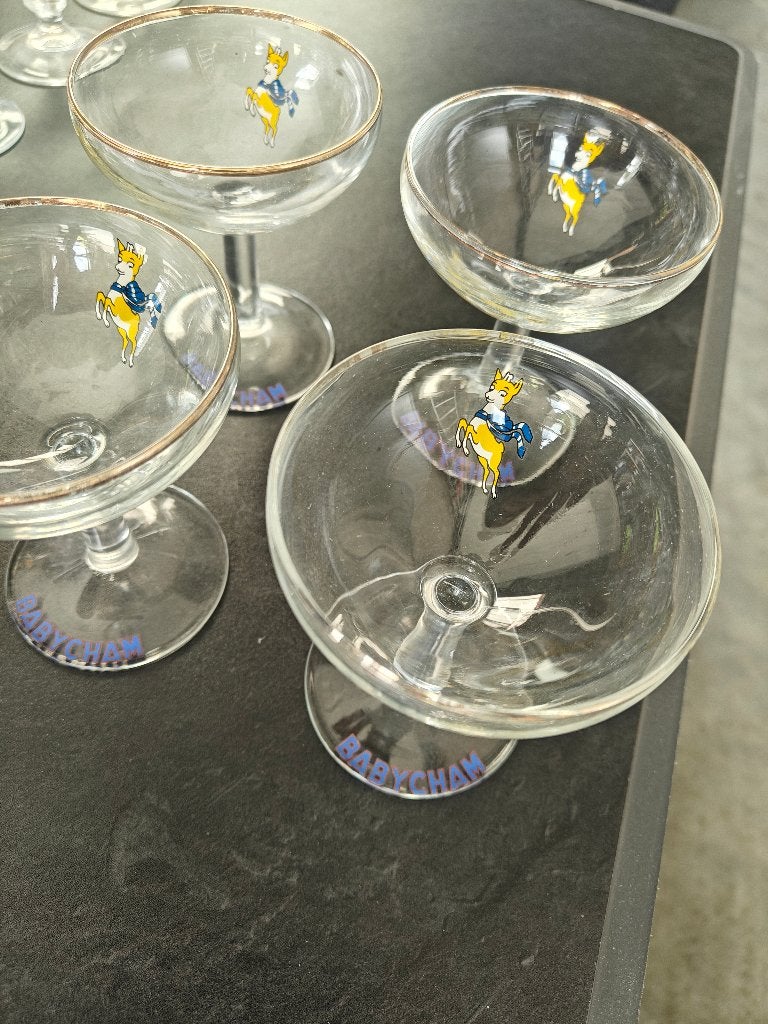 Vier babycham glazen, Verzamelen, Glas en Drinkglazen, Ophalen, Gebruikt, Overige typen