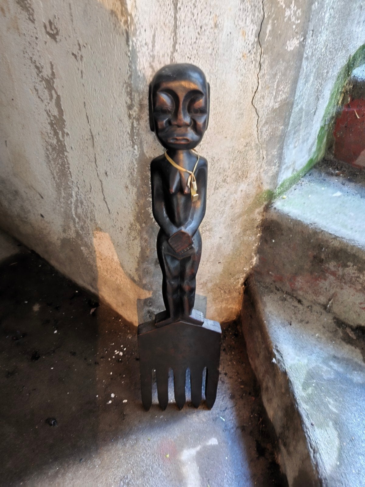 Sculpture en bois Africaine, Enlèvement, Bois