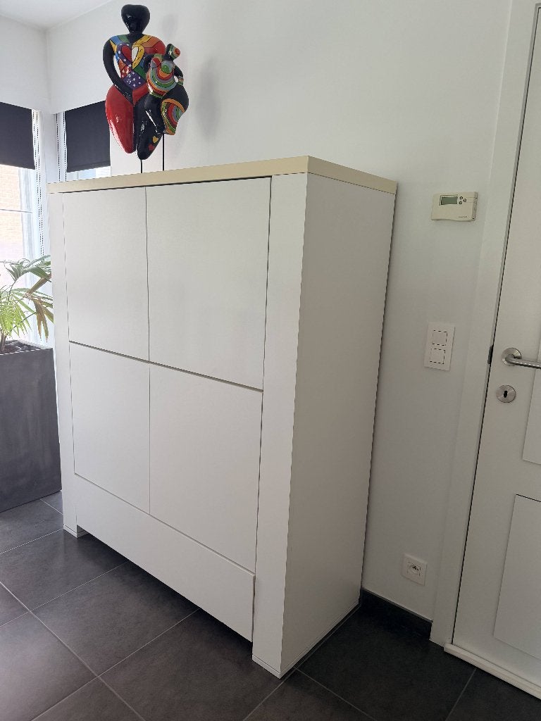 Witte, mooie barkast, Ophalen, 100 tot 150 cm, Met lade(s), Zo goed als nieuw