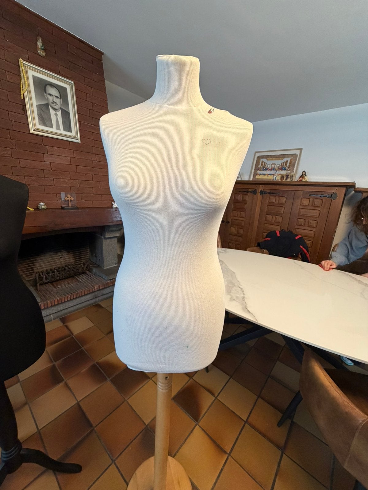 Lot de 2 mannequins de couture sur pied – Blanc & Noir, Hobby & Loisirs créatifs, Enlèvement ou Envoi, Comme neuf