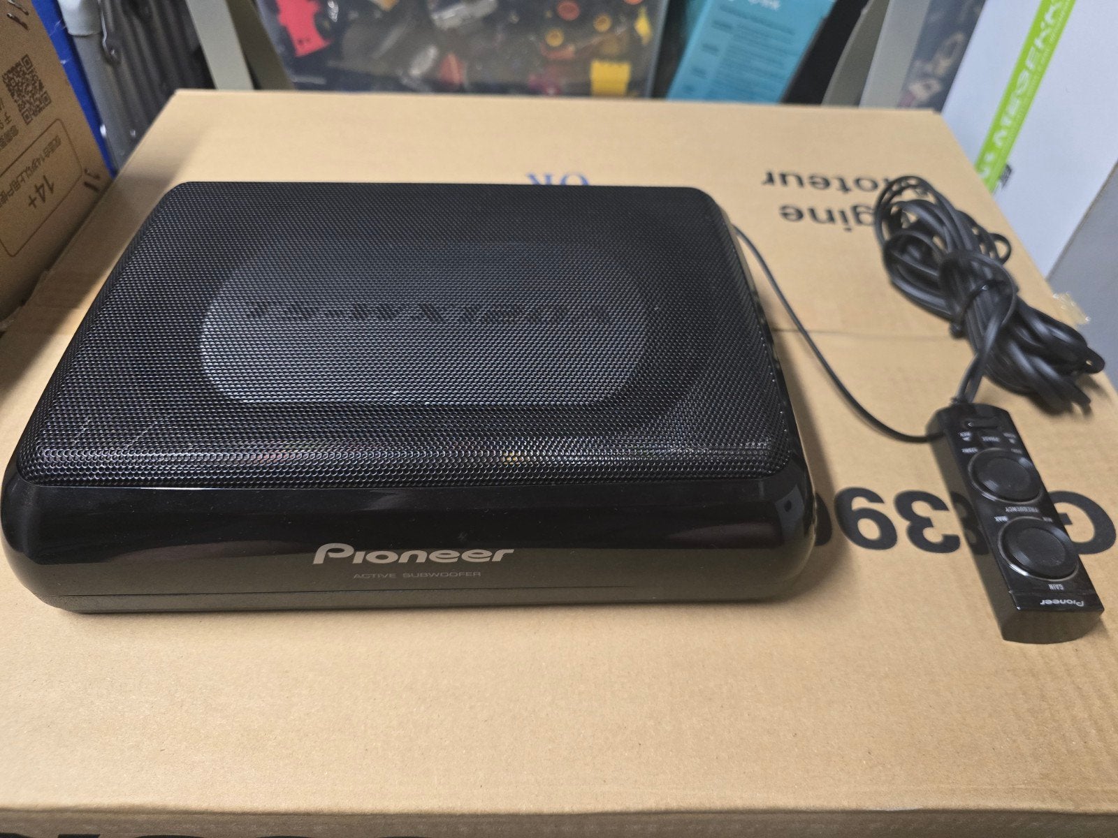 Pioneer subwoofer, Ophalen