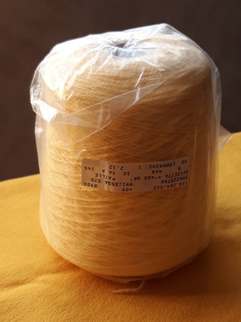 Klos Suizetta+  brei-haakwol garen 400 gr. geel Nog NIEUW, Enlèvement, Neuf, Tricot ou Crochet, Laine ou Fils