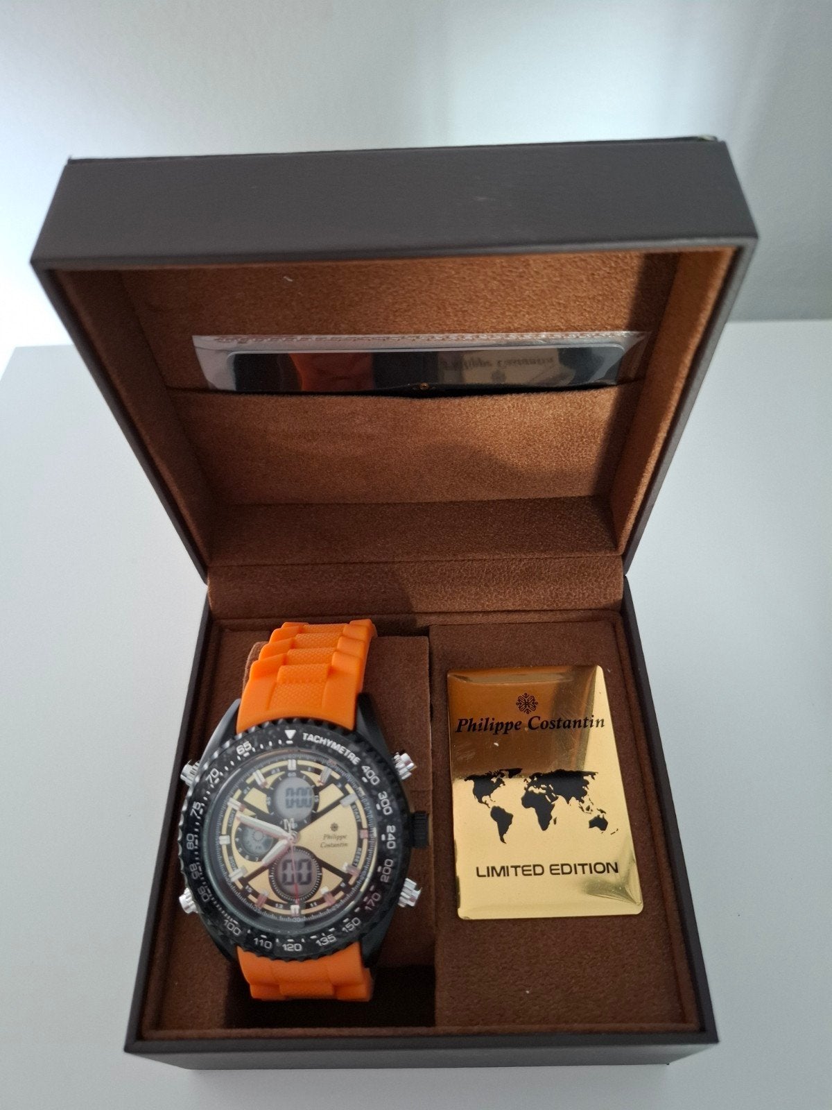 Montre et parfum de luxe
