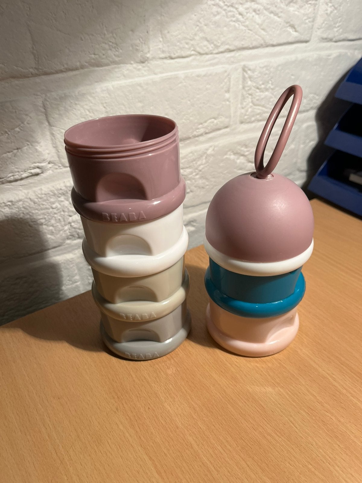 Béaba melkpoeder doseerbox - 6 stapelbare vakken, Enfants & Bébés, Aliments pour bébé & Accessoires, Enlèvement, Comme neuf