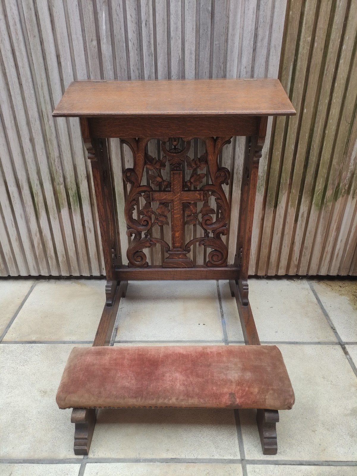 Banc de prière sculpté à la main., Antiquités & Art, Antiquités | Meubles | Chaises & Canapés, Enlèvement