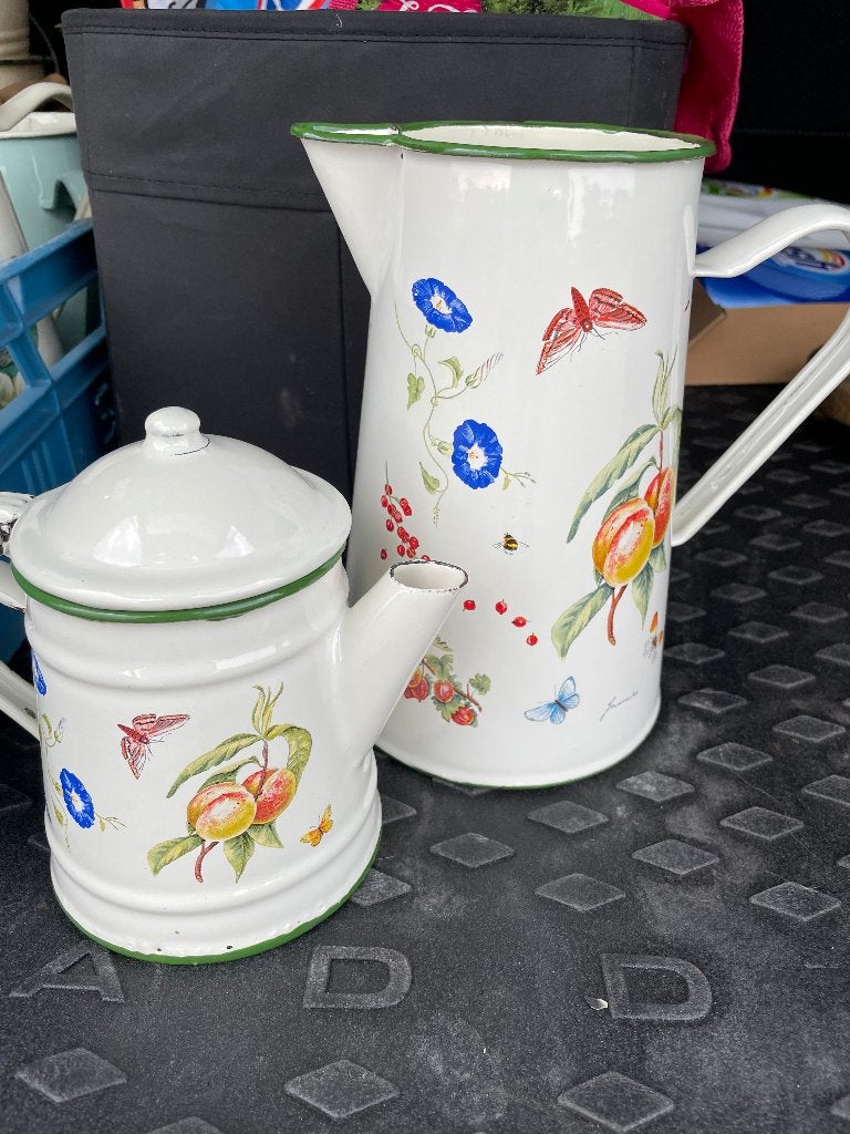 Emaille setje grote kan en kleinere koffiepot, Ophalen