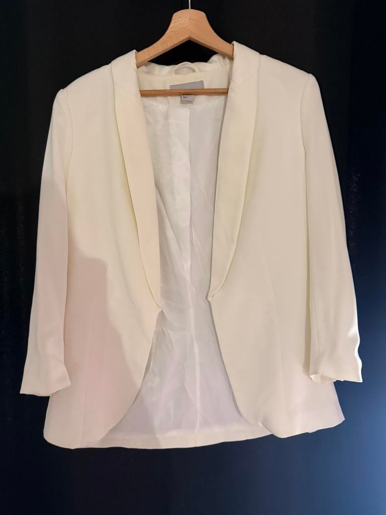 Creme witte blazer  H&M maat 44, Kleding | Dames, Jasjes, Kostuums en Pakken, Ophalen, Wit, Maat 42/44 (L), Zo goed als nieuw
