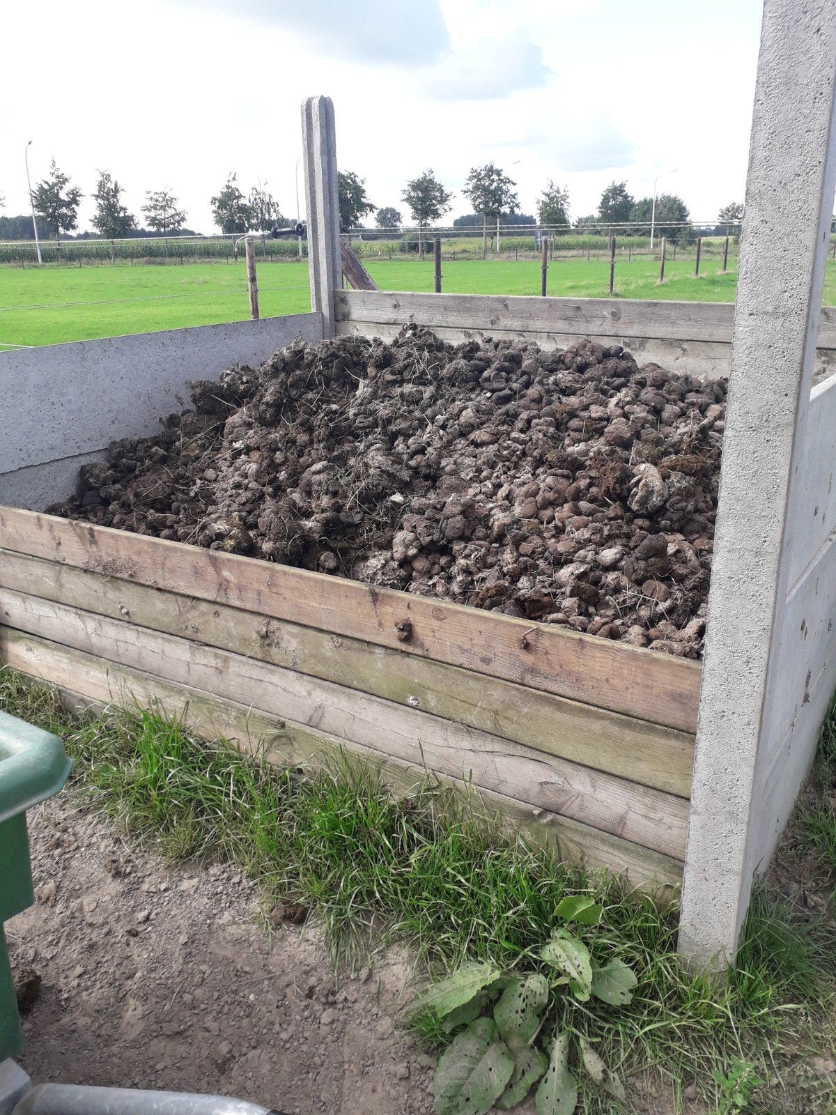 paardenmest voor moestuin, Ophalen
