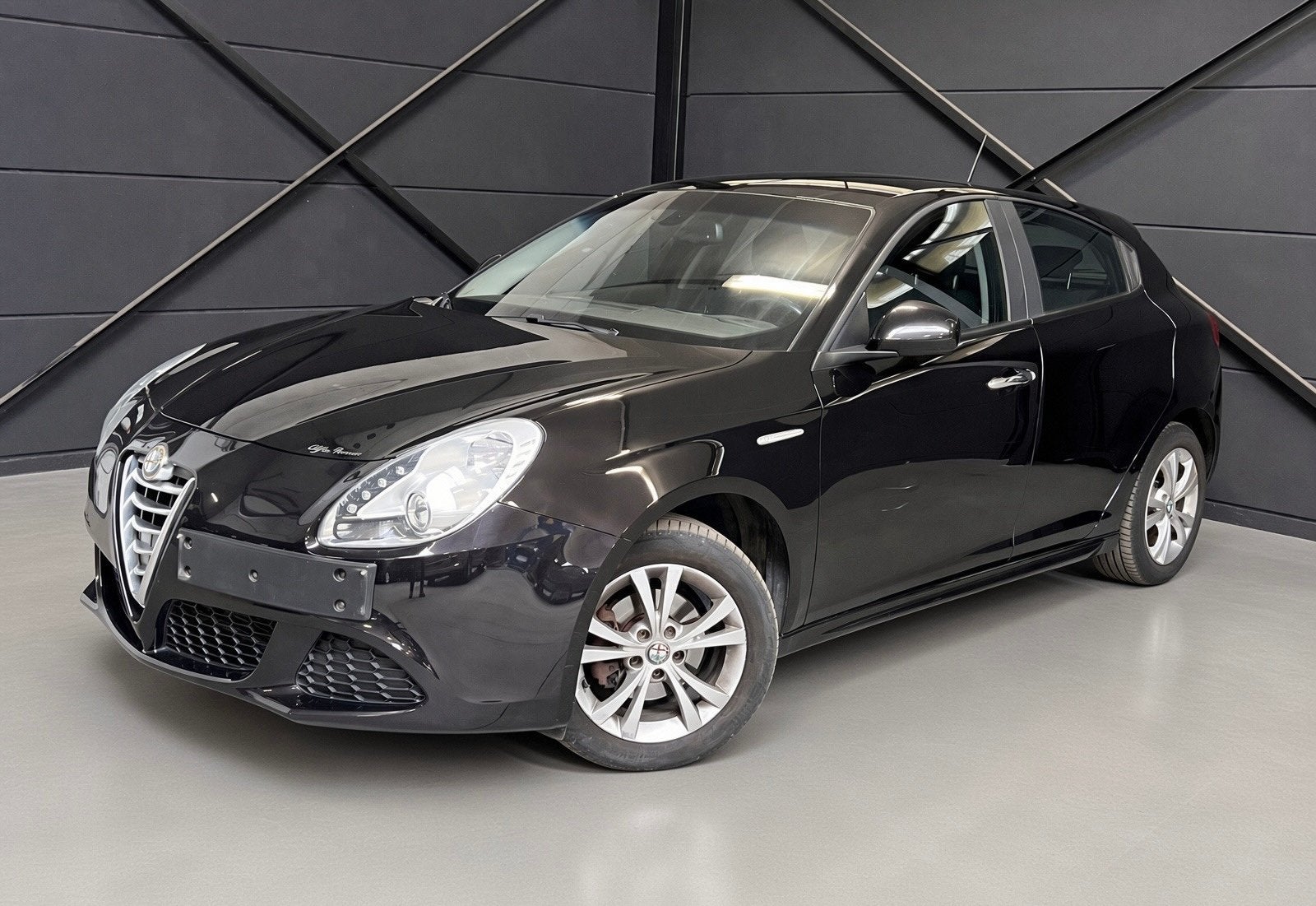 Alfa Romeo Giuletta 1.4i, bj2016, 168.000km, Keuring VVK, Auto's, Stof, Euro 6, Zwart, Bedrijf