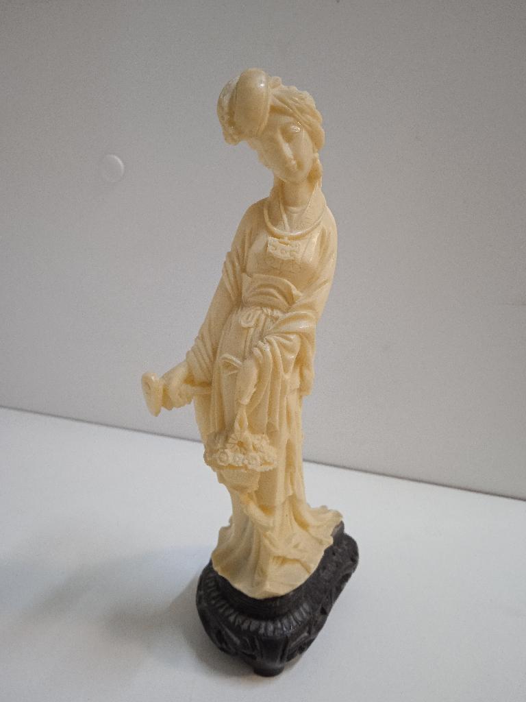 Beeldje vrouwenfiguur, Minder dan 20 cm, Natuurlijk materiaal, Ophalen of Verzenden, Beeld