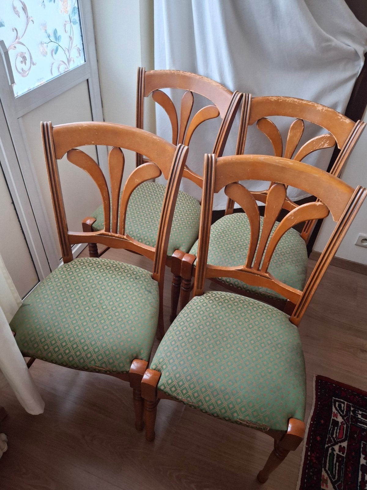 Chaises de salle-à-manger, Enlèvement