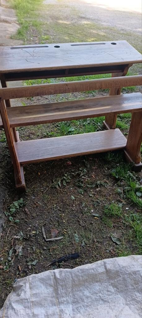 Bureau d'écolier en chaîne, Enlèvement