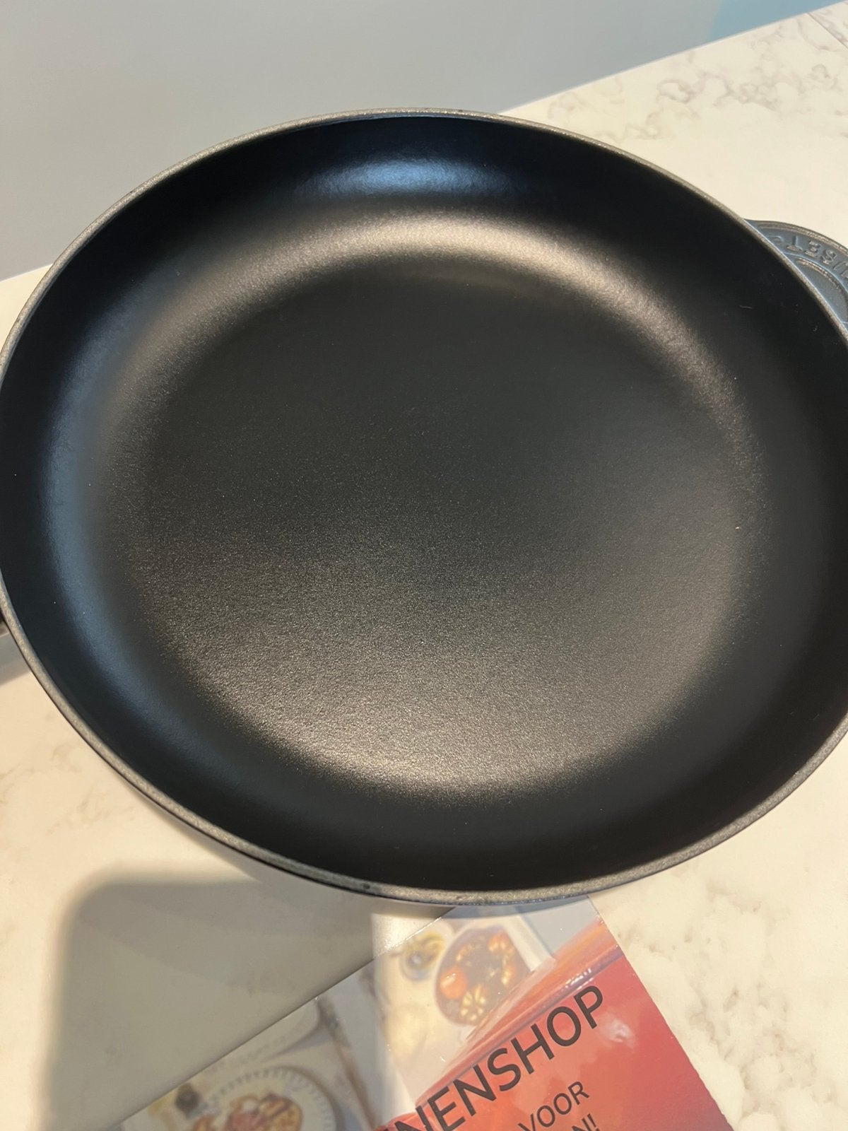Le Creuset koekenpan 28 cm mat zwart nieuw, Koekenpan, Gietijzer, Le Creuset, Ophalen of Verzenden