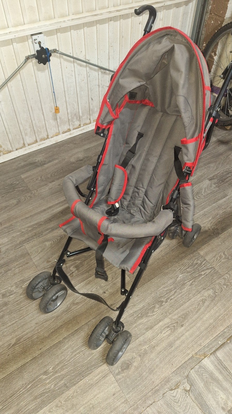 Poussette ultra-compacte, facile à ranger - 30 €, Enfants & Bébés, Buggys, Enlèvement, Utilisé, Autres marques, Ombrelle