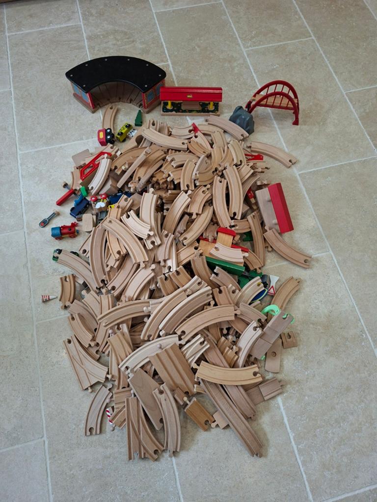 Grote hoeveelheid trein, rails en accessoires. Houten trein, Ophalen of Verzenden
