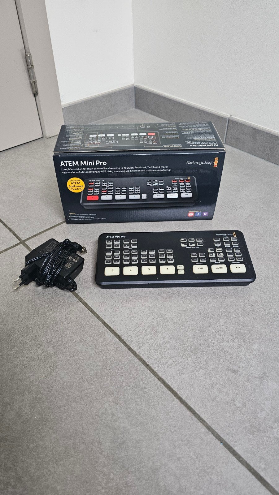 Blackmagic ATEM Mini Pro : mélangeur vidéo HDMI, Enlèvement, Comme neuf