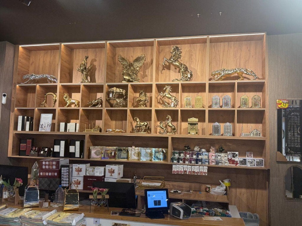 Meuble présentoir SHOWROOM sur mesure, Enlèvement