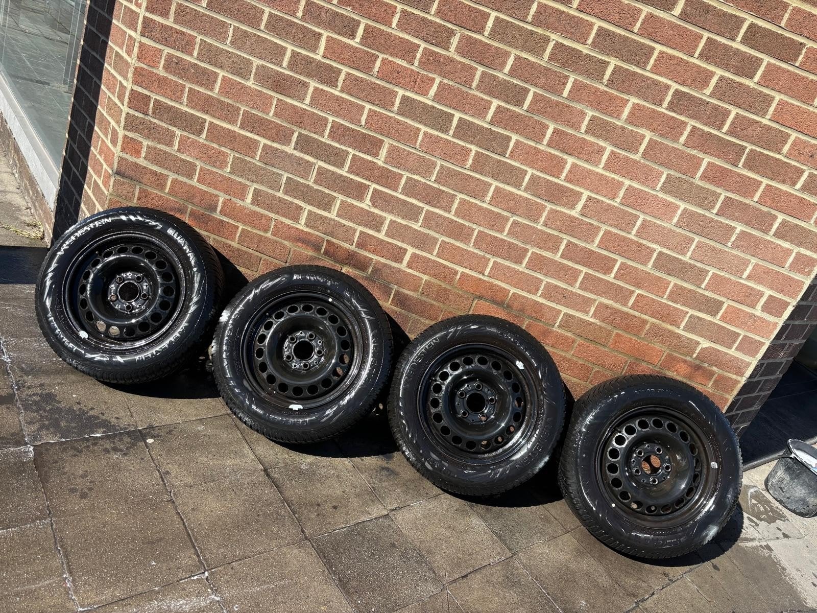 Lot de 4 jantes Mercedes + pneu hiver (195/65R15) neuf, Neuf, 15 pouces, Pneus hiver, Pneu(s)