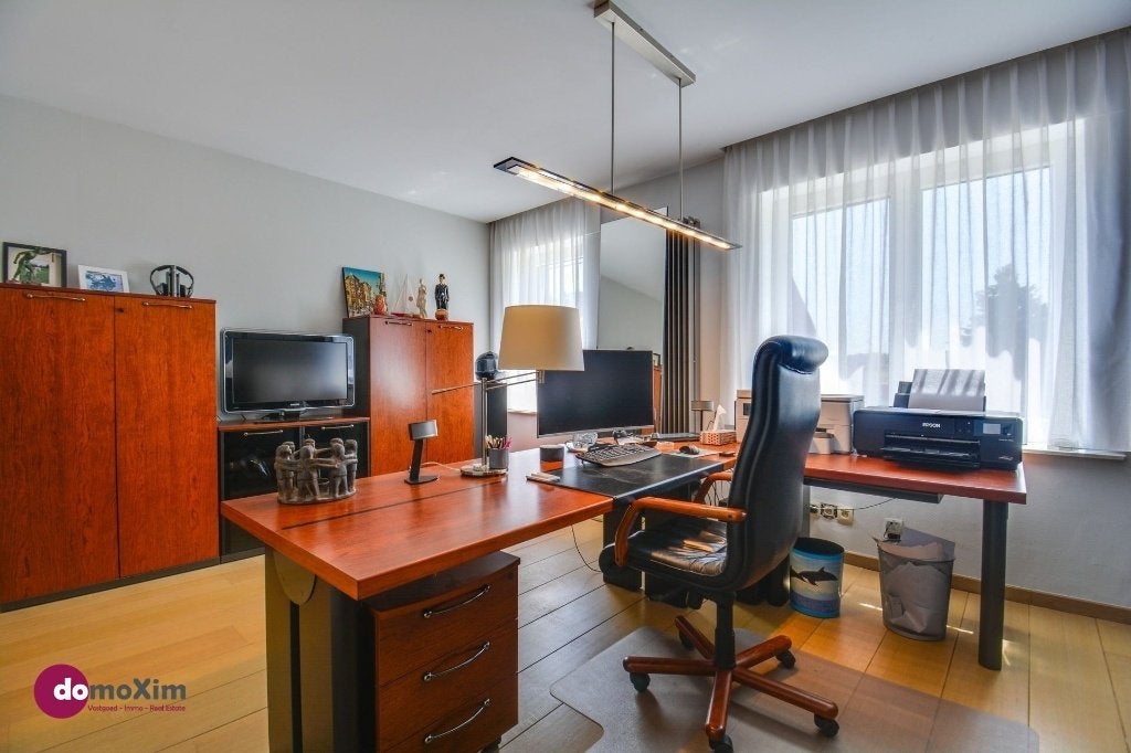 bureau meubels in kerselaar, Ophalen, Zo goed als nieuw