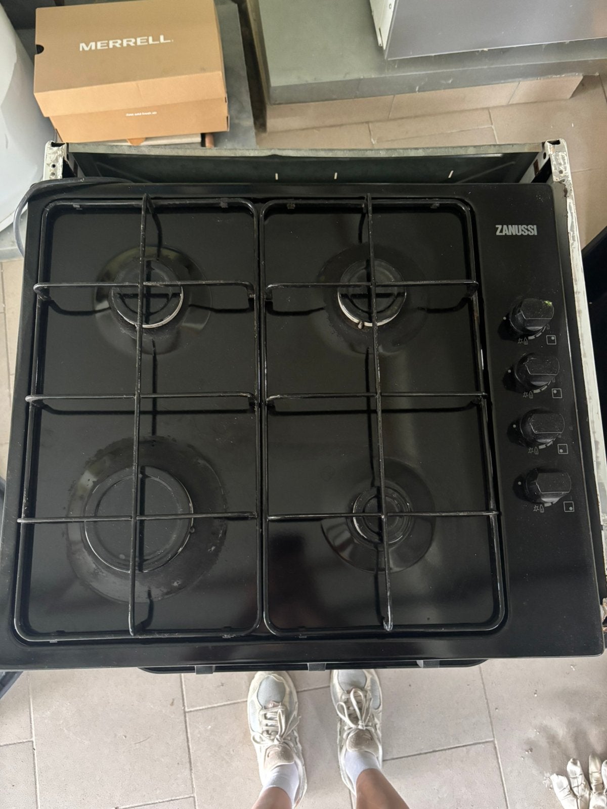 Table de cuisson à gaz Zanussi - 4 brûleurs - Intégrée, Electroménager, Gaz, 4 zones de cuisson, Encastré, Enlèvement