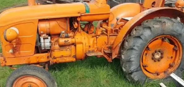 Traktor v72 Renault, Zakelijke goederen, Landbouw | Tractoren, Ophalen, Oldtimer, Renault, Tot 2500