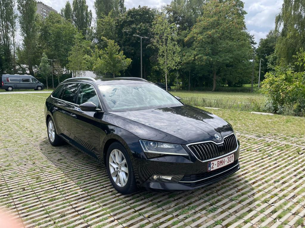 Skoda Superb 1.6 TDI Style Veel Opties Goede Staat, Euro 6, 4 cilinders, Alcantara, Zwart