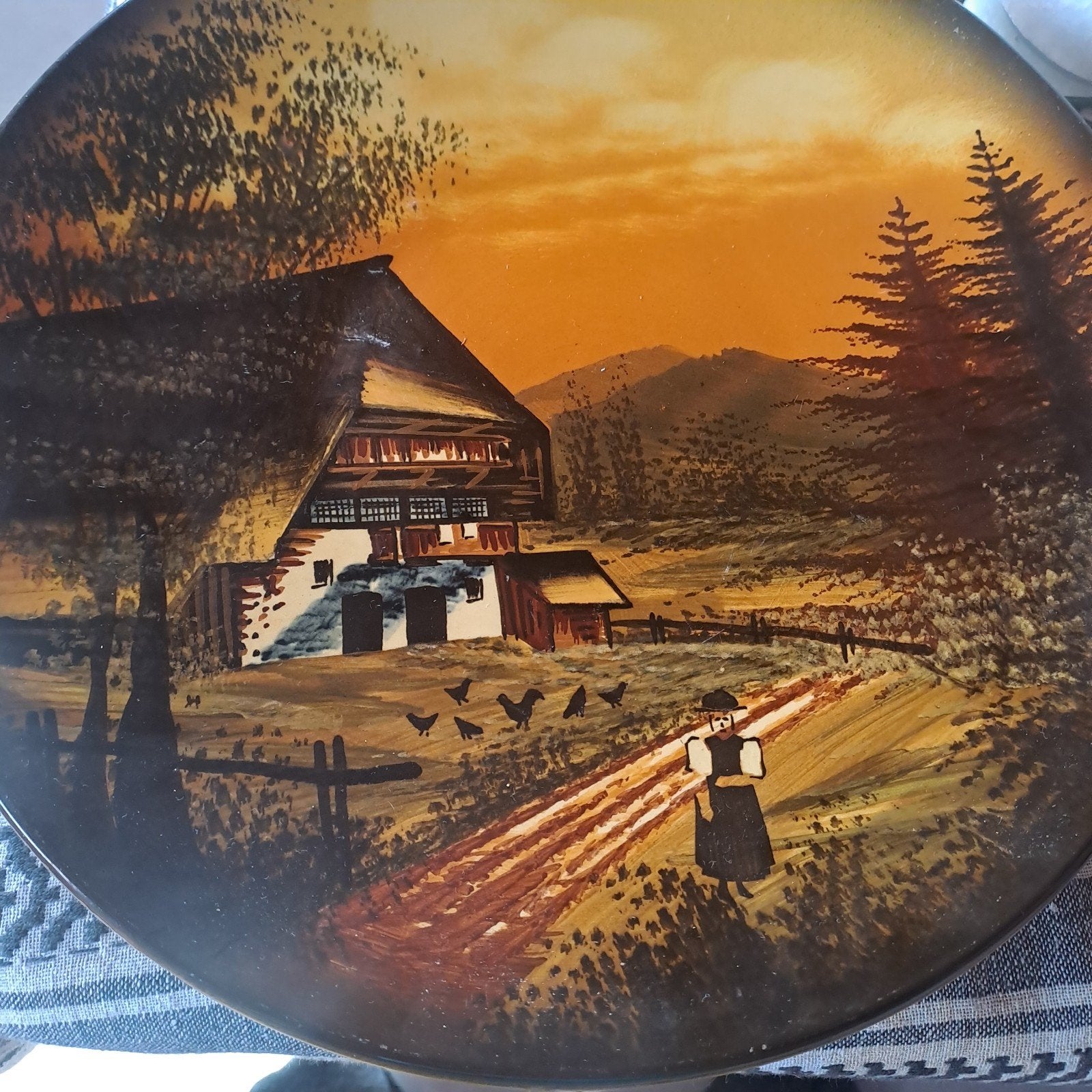 keramieken bord handgeshiderd scramberg majolika fabrik, Ophalen of Verzenden