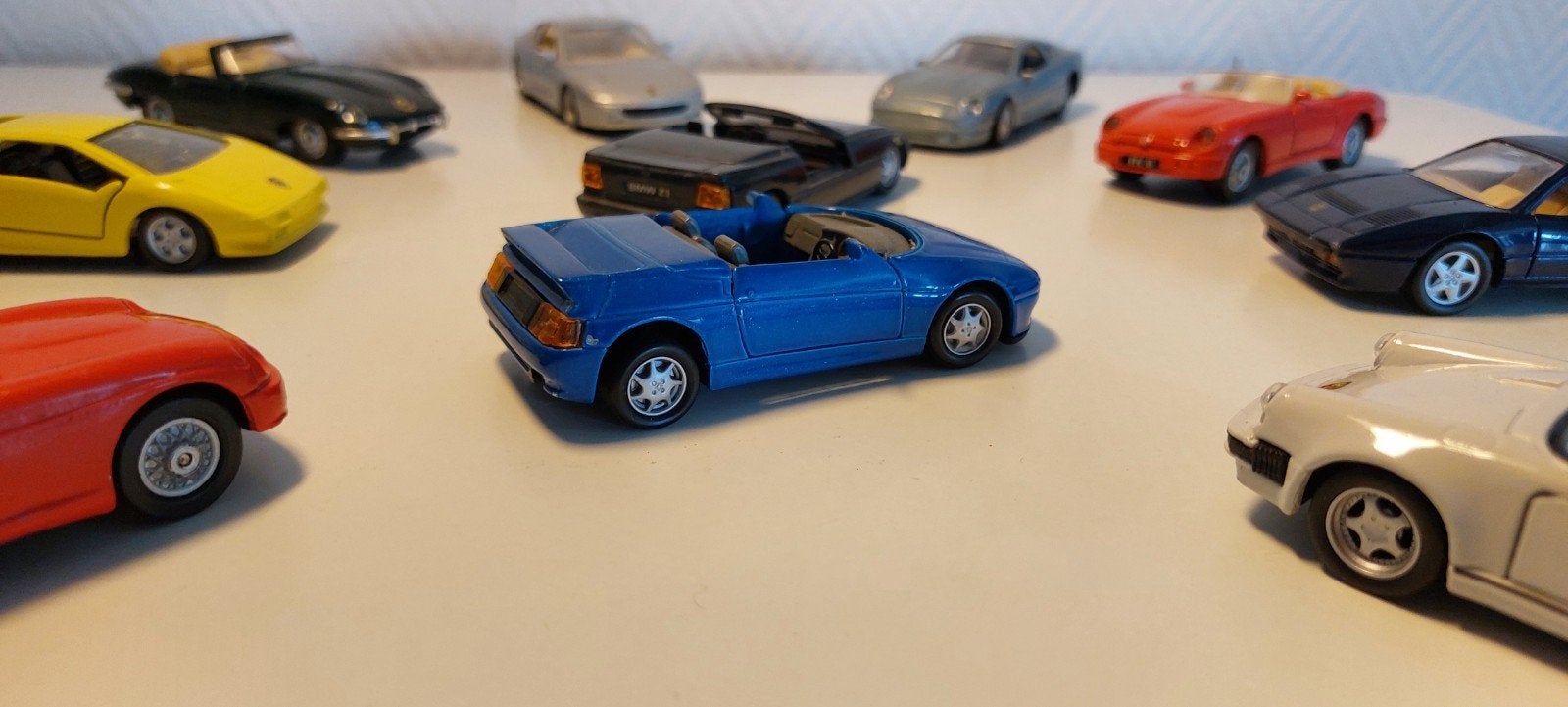 11 Maisto Shell autootjes 1/39 roze, blauw, geel, groen.., Hobby en Vrije tijd, Modelauto's | 1:43, Ophalen of Verzenden, Zo goed als nieuw