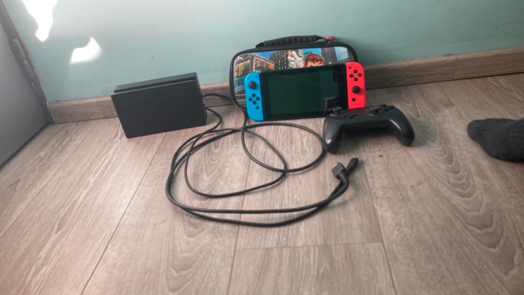 Nintendo switch + accesoires, Verzenden, Gebruikt, Met games, Switch Original