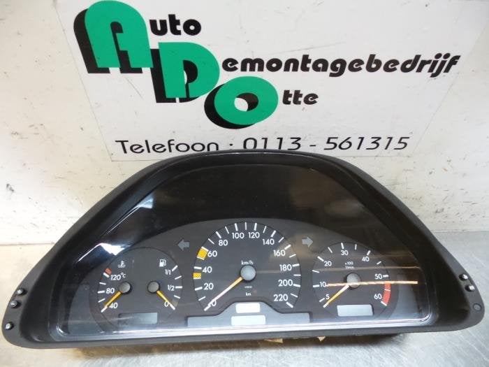 Instrument de bord d'un Mercedes E-Klasse (E-Klasse 95-), -, 3 mois de garantie, Utilisé, -